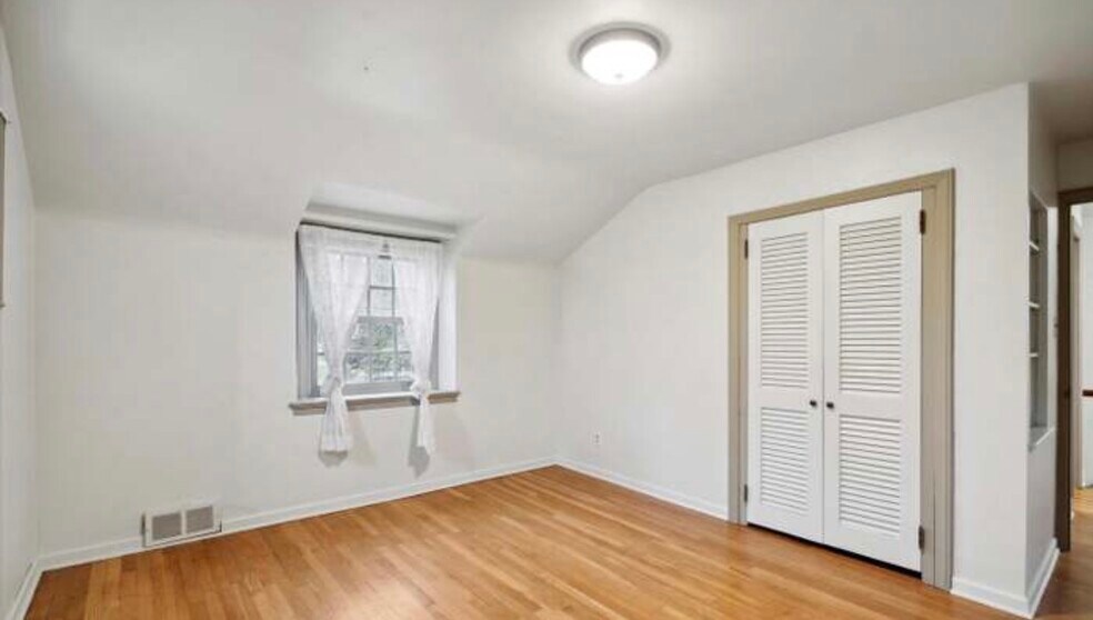 Building Photo - 4240 Fairview Ave