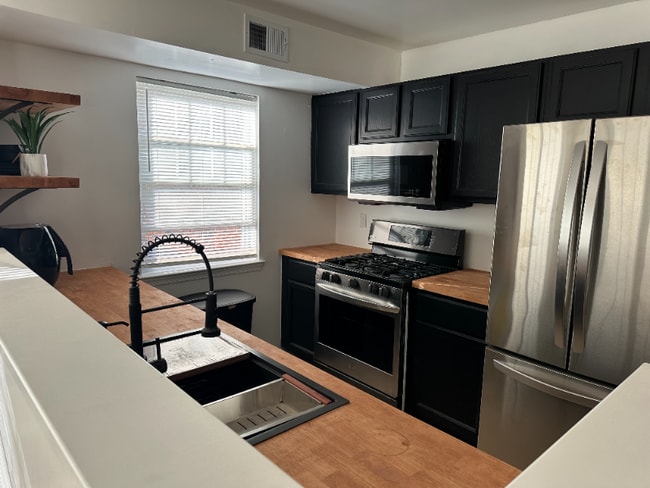 Building Photo - 139000 Farnsworth Ln