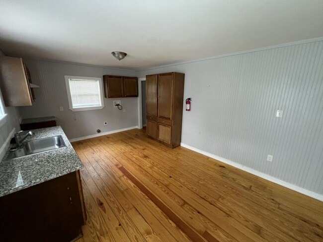 Building Photo - 3-Bedroom Home with Hardwood Floors & Open Living Space – Deposit Alternative Available!