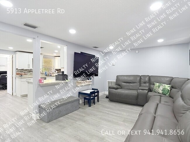 Building Photo - 5913 Appletree Rd