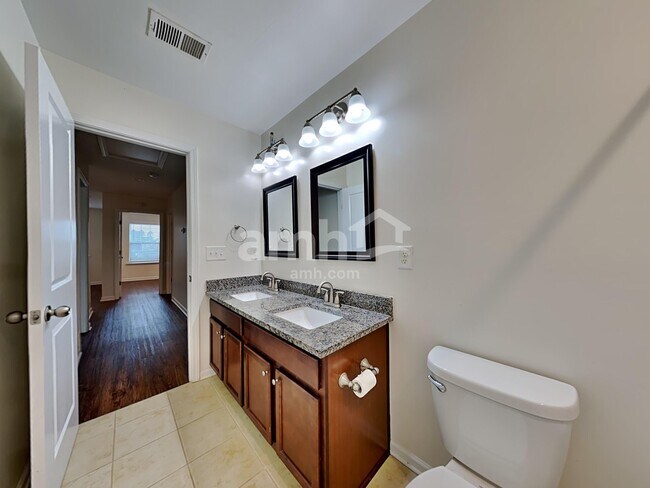 Building Photo - 614 Redbud Ln