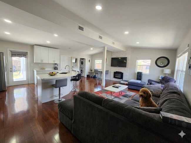 Building Photo - 3440 SW 20th St