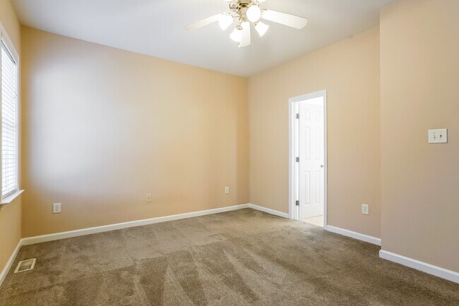 Building Photo - 3612 Willowtree Ln