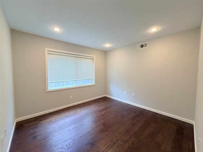 Building Photo - 5019 Yarwell Dr