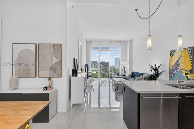 Building Photo - 500 Brickell Ave