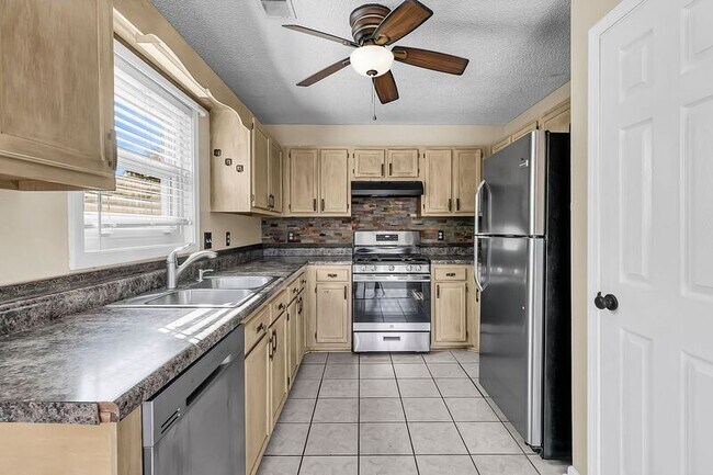 Building Photo - 111 Hopper Dr