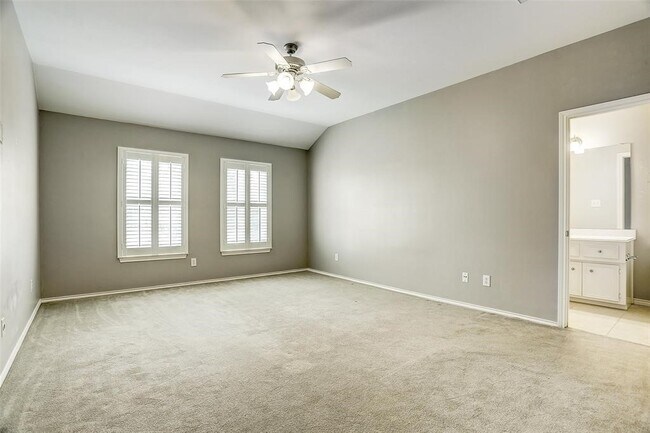 Building Photo - 934 E Heights Hollow Ln