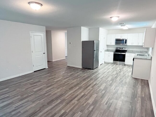 Building Photo - 15717 Del Norte Dr