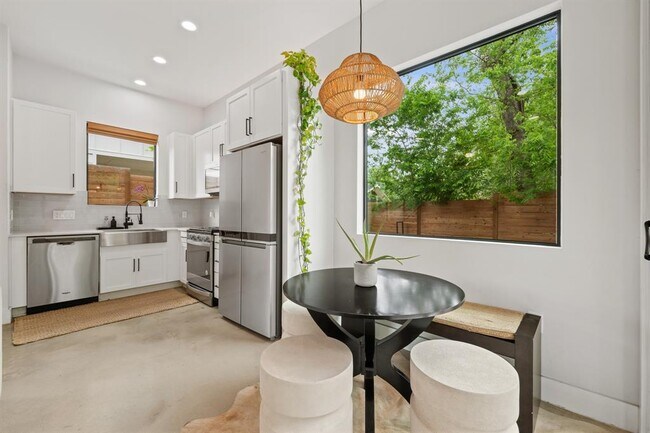 Building Photo - 1710 Adina St