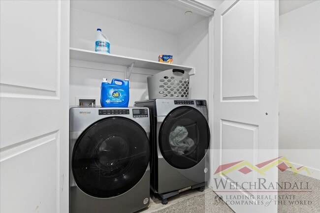 Building Photo - Townhome with Style and Space Close to Dow...