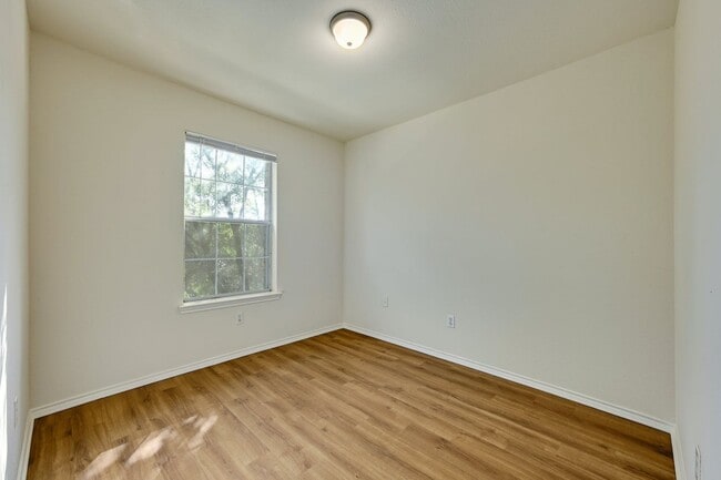 Building Photo - 1531 Parkfiled Cir 78664 | 3 Bed 2.5 Bath $1800 Coming soon - Available 04/26/26