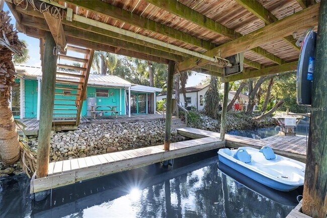 Building Photo - 8825 Oak St