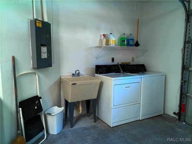 Building Photo - 807 Lanark Dr