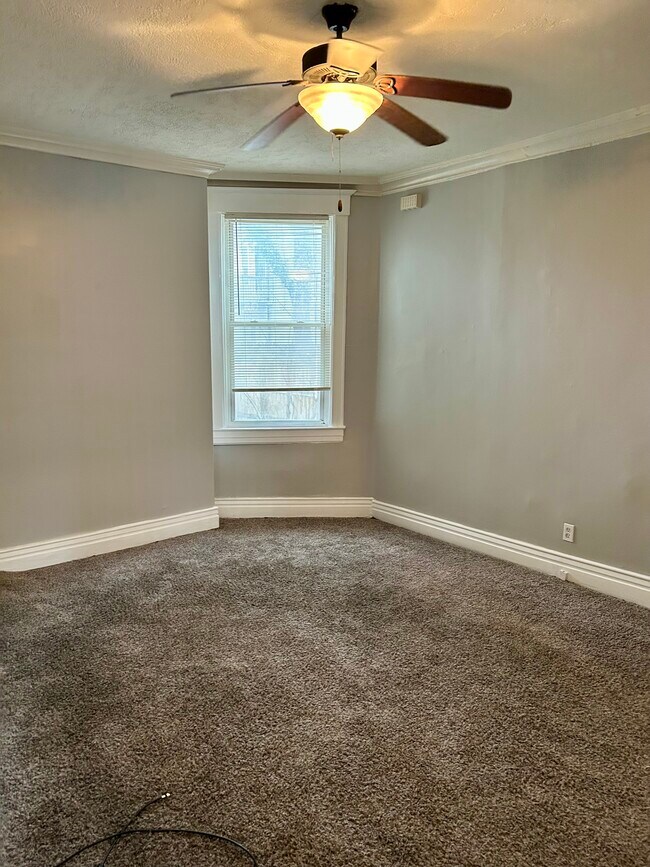 Building Photo - 123 E Burnett Ave