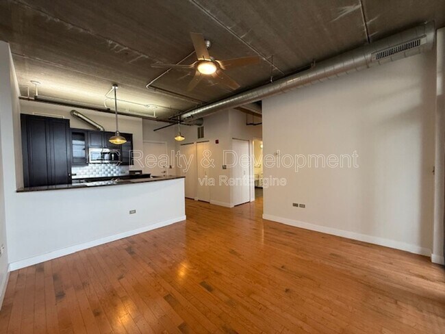 Building Photo - 10 S Dunton Ave