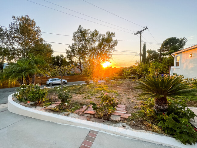 Front Yard - 3055 Henrietta Ave