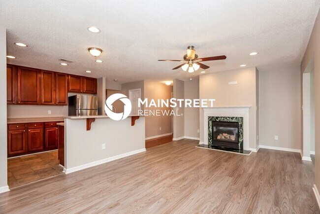 Building Photo - 3 Bedroom Pet-Friendly Home in Charlotte, NC with Main Street Renewal