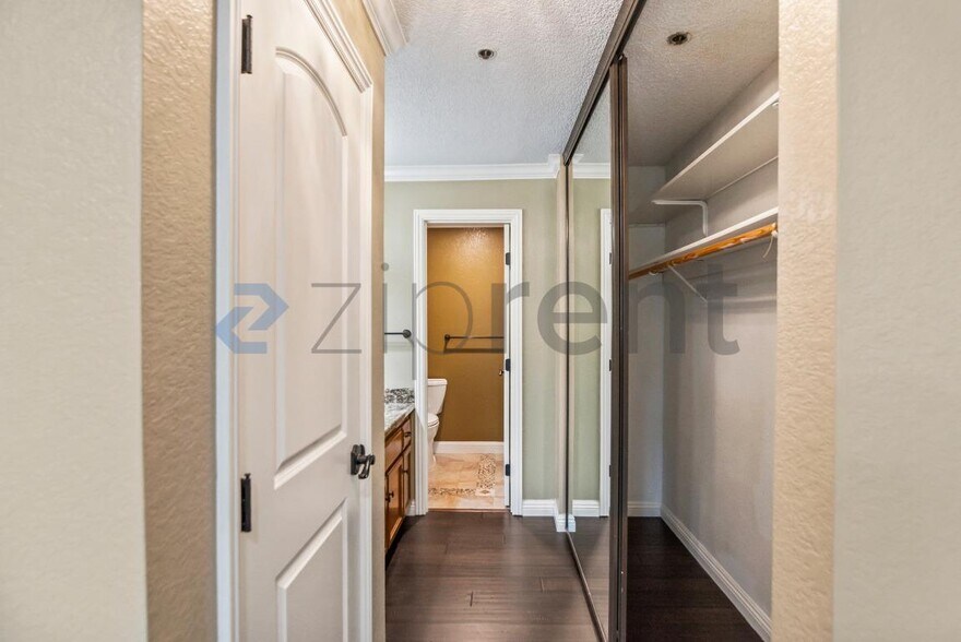 Building Photo - 2306 La Terrace Cir