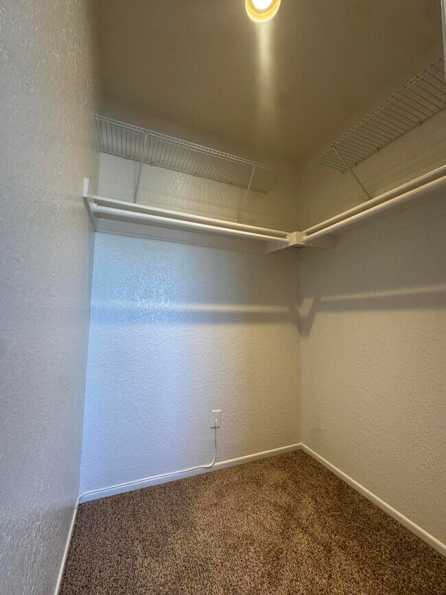 Building Photo - 78650 Ave 42