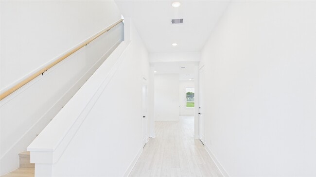 Building Photo - 9606 Valeca Dr