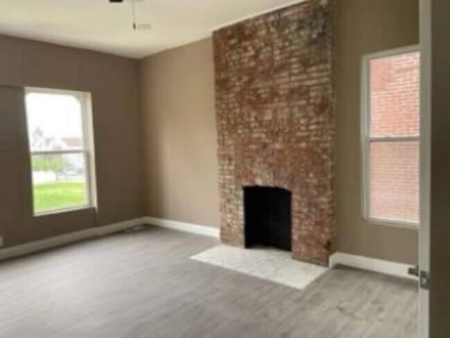 2nd fl Bedroom 2 - 4412 Delmar Blvd