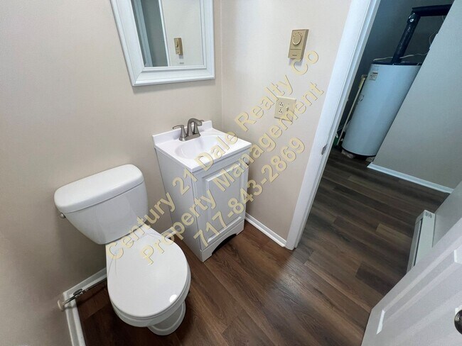 Building Photo - 2 Bedroom, 1.5 Bath in Dallastown