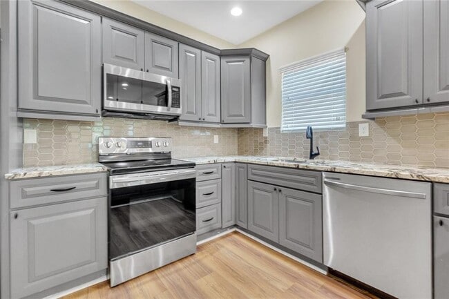 Building Photo - 998 Mayson Turner Rd NW