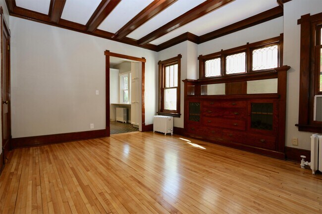Building Photo - 2223 Harriet Ave
