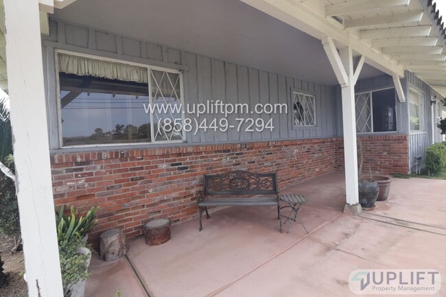 Building Photo - 3 Bed, 2.5 Bath Corner Lot Home Near the B...