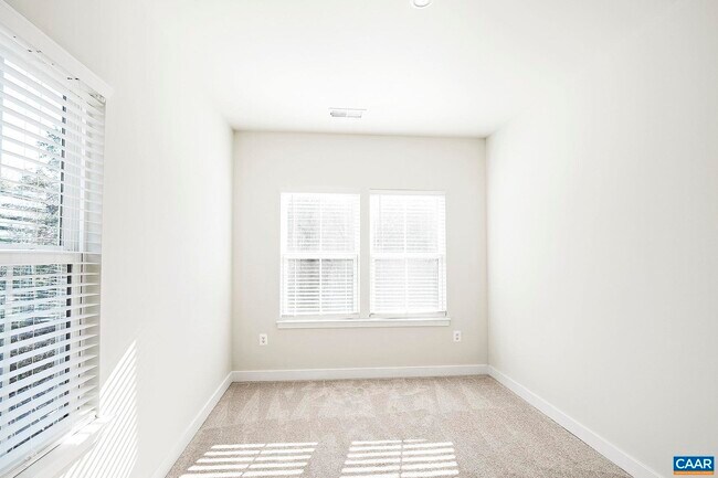 Building Photo - 2045 Landon Ln