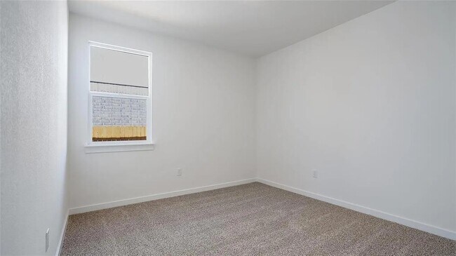 Building Photo - 1813 Walnut Grv Bnd