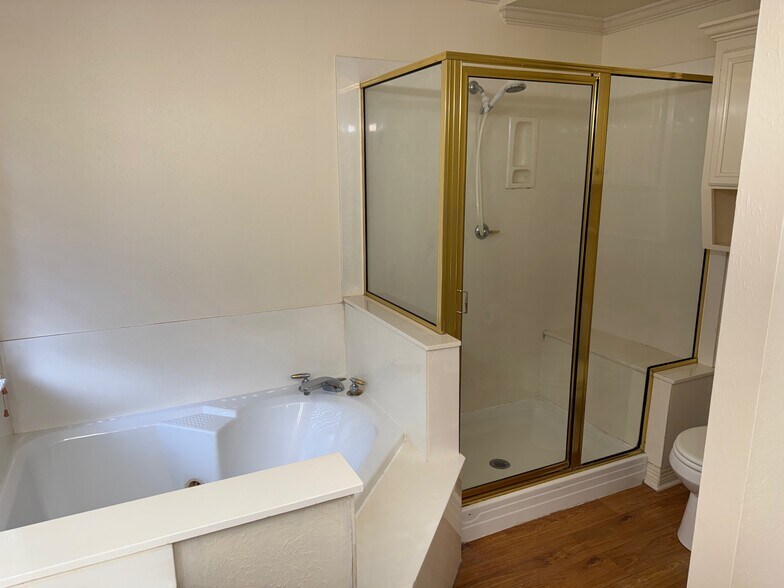 Master Bath - 1601 S Lexington Dr