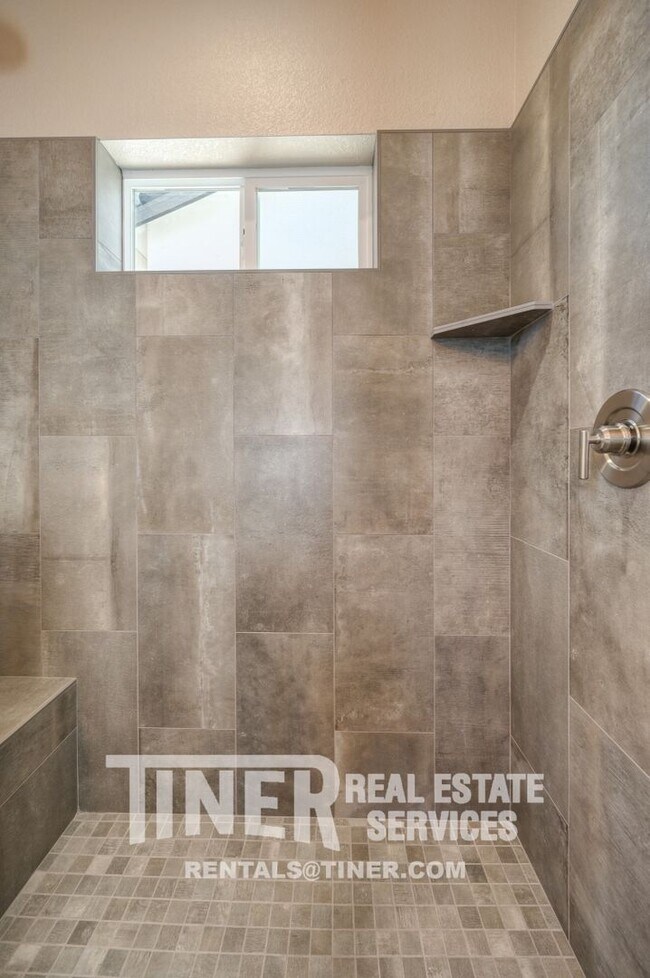 Building Photo - 8943 Fair Oaks Blvd