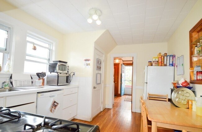 Building Photo - 22 Cresthill Rd