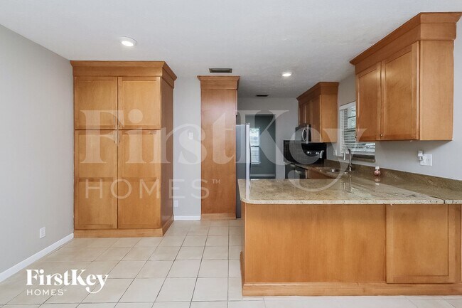 Building Photo - 2210 Boxwood Way