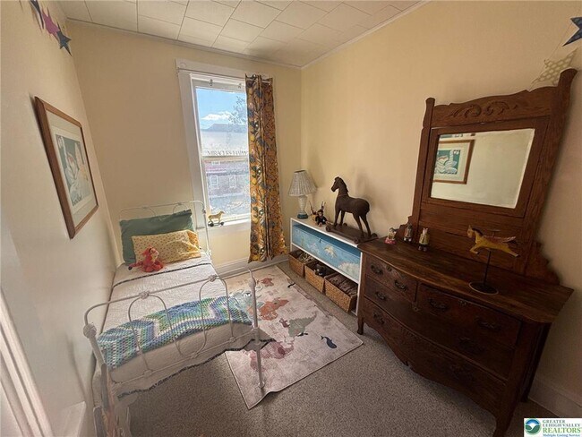 Building Photo - 2248 Birch St