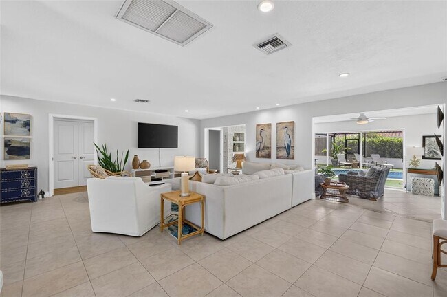 Building Photo - 567 Bird Key Dr