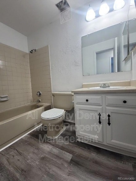 Building Photo - 12151 Bellaire Pl