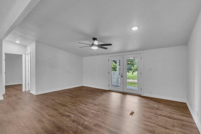 Building Photo - 451 N Hill Rd