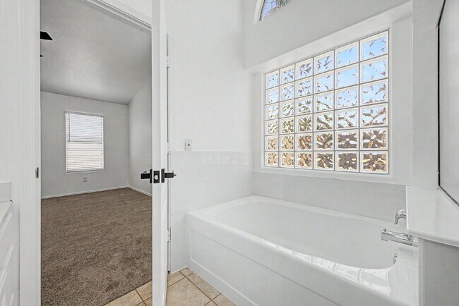 Building Photo - 12570 Desert Flower Rd