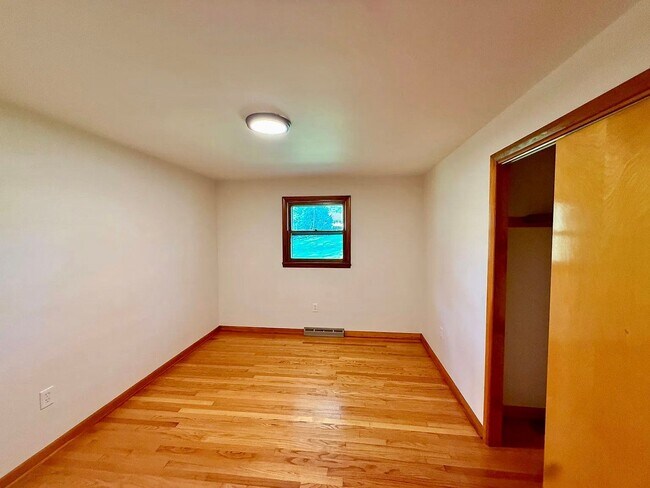Building Photo - 329 Fairview Dr