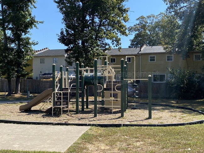 Building Photo - 928 Bellows Ave