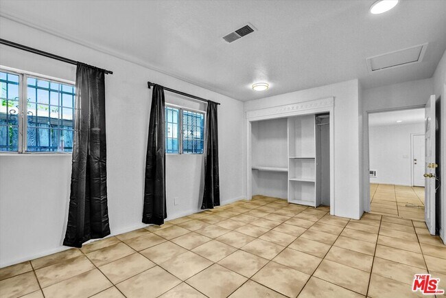 Building Photo - 13110 Pinney St