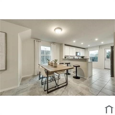 Building Photo - 1329 Rosenberg Dr