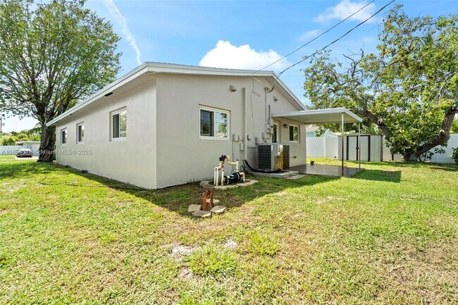 Building Photo - 838 NW 10th Ave