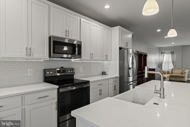 Building Photo - 428 Hurst St