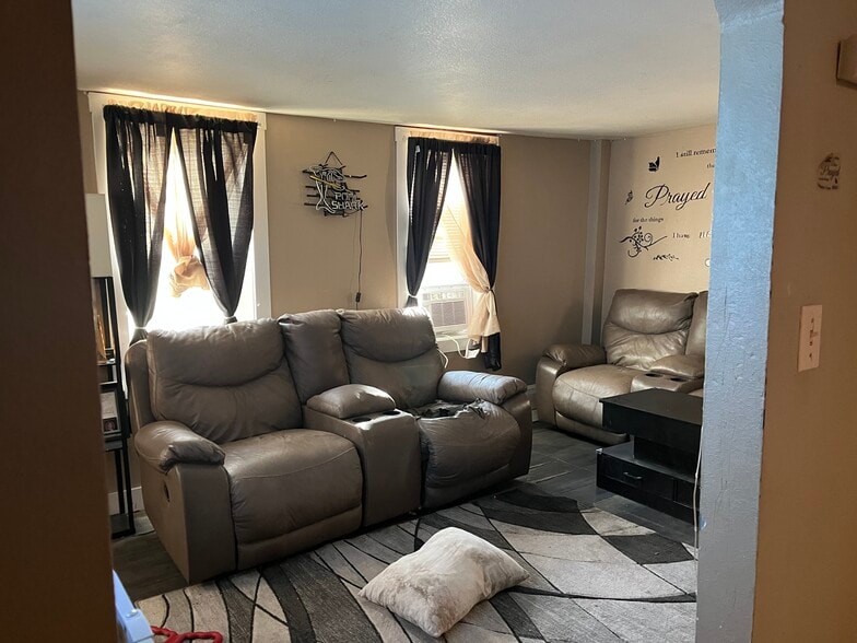 Building Photo - 13 Albro Ave