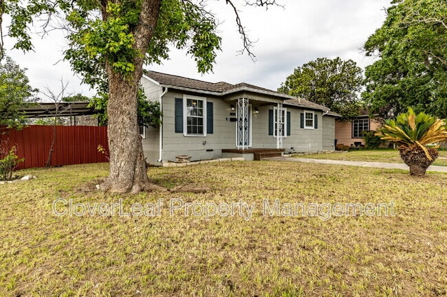 Building Photo - 402 W Wildwood Dr
