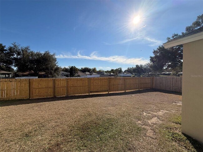 Building Photo - 2611 Vinedale Ave