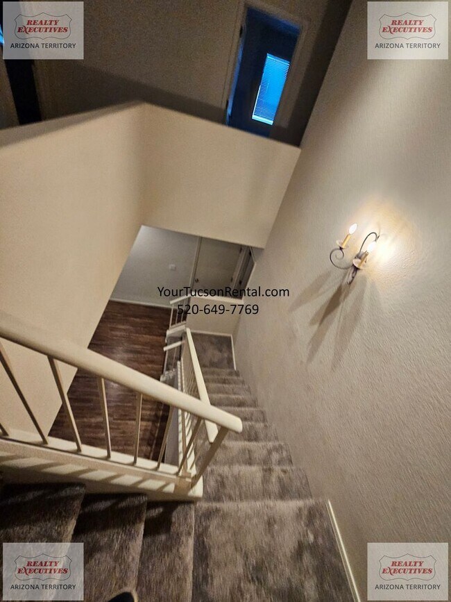 Building Photo - 3/2 & a Loft, AC off of River Road near Oracle Road